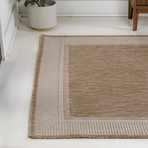 HomeRoots 5' Chic Beige & Cream Indoor/Outdoor Area Rug - Durable, Versatile, Low-Maintenance for Any Space! 703566