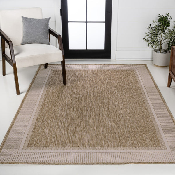 HomeRoots 5' Chic Beige & Cream Indoor/Outdoor Area Rug - Durable, Versatile, Low-Maintenance for Any Space! 703566