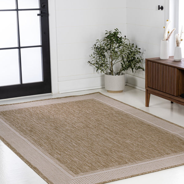 HomeRoots 5' Chic Beige & Cream Indoor/Outdoor Area Rug - Durable, Versatile, Low-Maintenance for Any Space! 703566