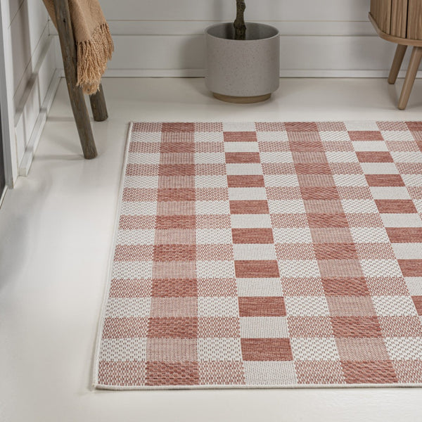 HomeRoots 5' Salmon & Cream Geometric Area Rug - Indoor/Outdoor, Stylish, Durable, Easy Care for Modern Spaces 703578