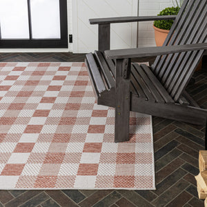 HomeRoots 5' Salmon & Cream Geometric Area Rug - Indoor/Outdoor, Stylish, Durable, Easy Care for Modern Spaces 703578