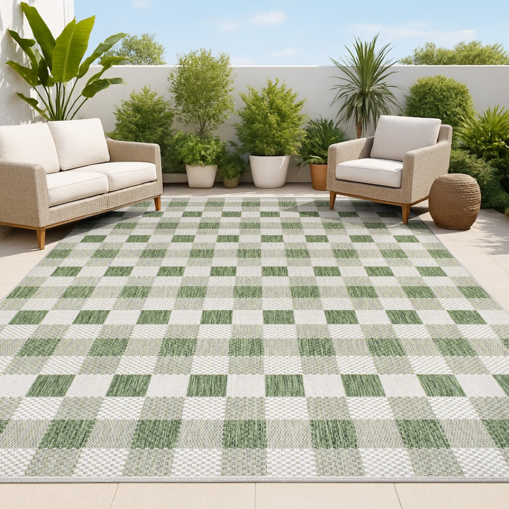 HomeRoots 5' Geometric Green and Cream Area Rug – Stylish Indoor/Outdoor Accent for Versatile Living Spaces 703590