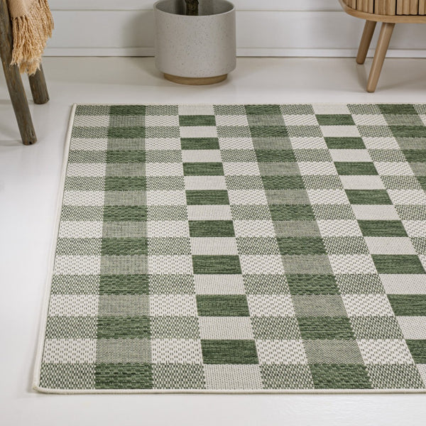 HomeRoots 5' Geometric Green and Cream Area Rug – Stylish Indoor/Outdoor Accent for Versatile Living Spaces 703590