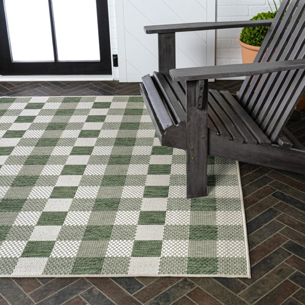 HomeRoots 5' Geometric Green and Cream Area Rug – Stylish Indoor/Outdoor Accent for Versatile Living Spaces 703590