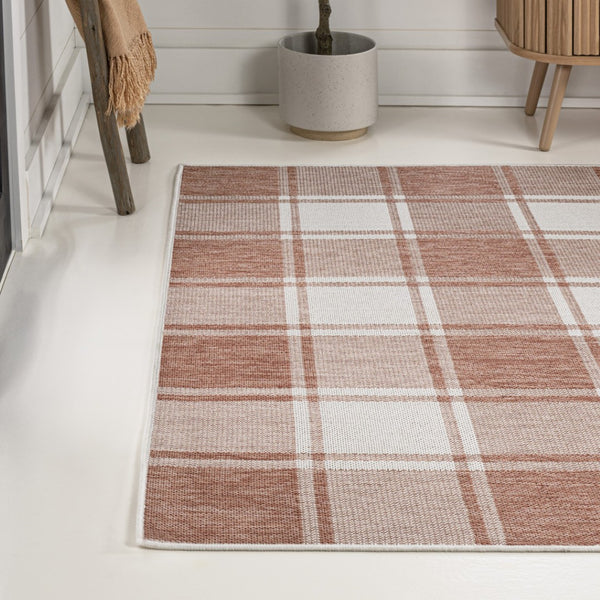 HomeRoots 5' Salmon and Cream Gingham Rug - Stylish Indoor/Outdoor Area Rug for High-Traffic Spaces 703610