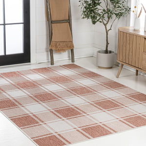 HomeRoots 5' Salmon and Cream Gingham Rug - Stylish Indoor/Outdoor Area Rug for High-Traffic Spaces 703610