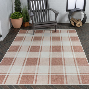 HomeRoots 5' Salmon and Cream Gingham Rug - Stylish Indoor/Outdoor Area Rug for High-Traffic Spaces 703610