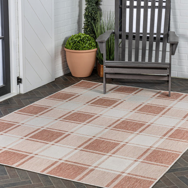 HomeRoots 5' Salmon and Cream Gingham Rug - Stylish Indoor/Outdoor Area Rug for High-Traffic Spaces 703610