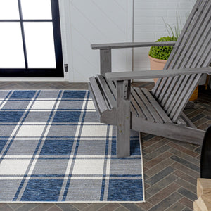 HomeRoots 5' Indoor Outdoor Navy Blue & Cream Gingham Area Rug - Durable, Stylish, Easy-Clean for Any Space 703614