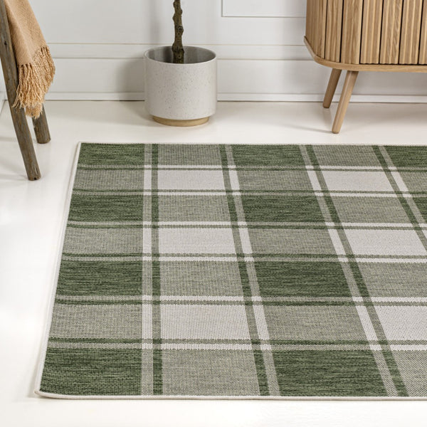 HomeRoots 5' Gingham Area Rug in Green and Cream – Versatile Indoor/Outdoor Design, Easy Care & Durable Comfort 703618