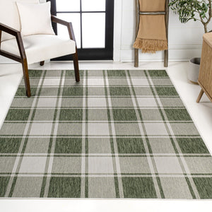 HomeRoots 5' Gingham Area Rug in Green and Cream – Versatile Indoor/Outdoor Design, Easy Care & Durable Comfort 703618