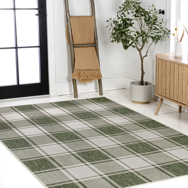 HomeRoots 5' Gingham Area Rug in Green and Cream – Versatile Indoor/Outdoor Design, Easy Care & Durable Comfort 703618