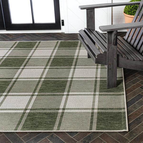 HomeRoots 5' Gingham Area Rug in Green and Cream – Versatile Indoor/Outdoor Design, Easy Care & Durable Comfort 703618