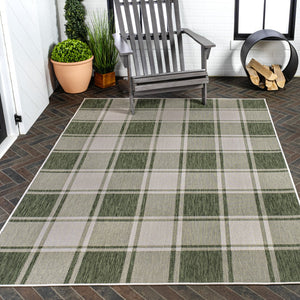 HomeRoots 5' Gingham Area Rug in Green and Cream – Versatile Indoor/Outdoor Design, Easy Care & Durable Comfort 703618