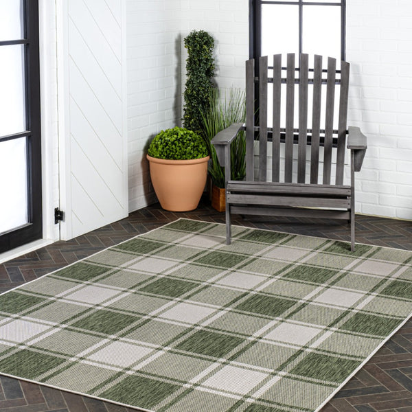 HomeRoots 5' Gingham Area Rug in Green and Cream – Versatile Indoor/Outdoor Design, Easy Care & Durable Comfort 703618