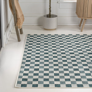 HomeRoots 5' Turquoise and Cream Geometric Area Rug - Stylish, Durable Indoor/Outdoor Mat for Any Space! 703634