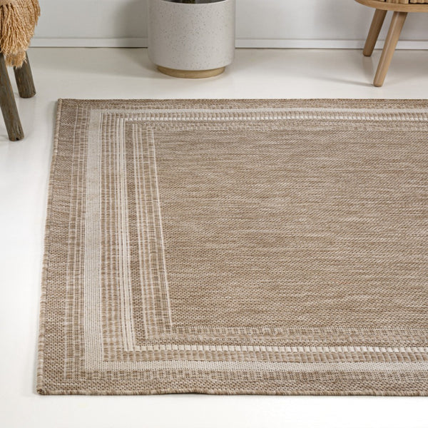 HomeRoots 5' Indoor Outdoor Area Rug in Beige and Cream – Durable, Stylish, Low-Maintenance for Any Space 703658