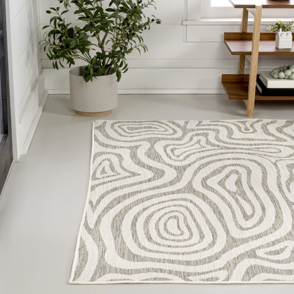 HomeRoots 5' Gray and Cream Abstract Washable Area Rug – Stylish Indoor/Outdoor Design, Easy Care & Durable! 703675
