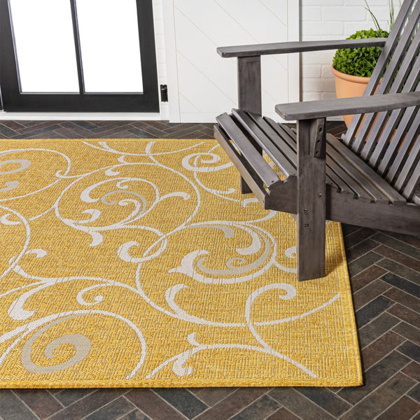 HomeRoots 5' Yellow and Cream Floral Area Rug – Durable Indoor/Outdoor Design for Timeless Charm and Style 703687