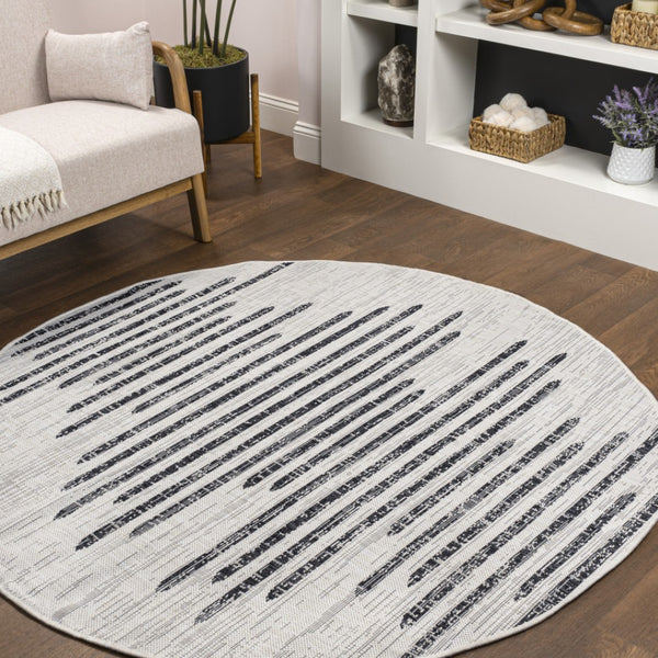 HomeRoots 9' Striped Ivory and Black Round Area Rug – Durable, Stylish, Easy-Care for Indoor & Outdoor Use! 703739