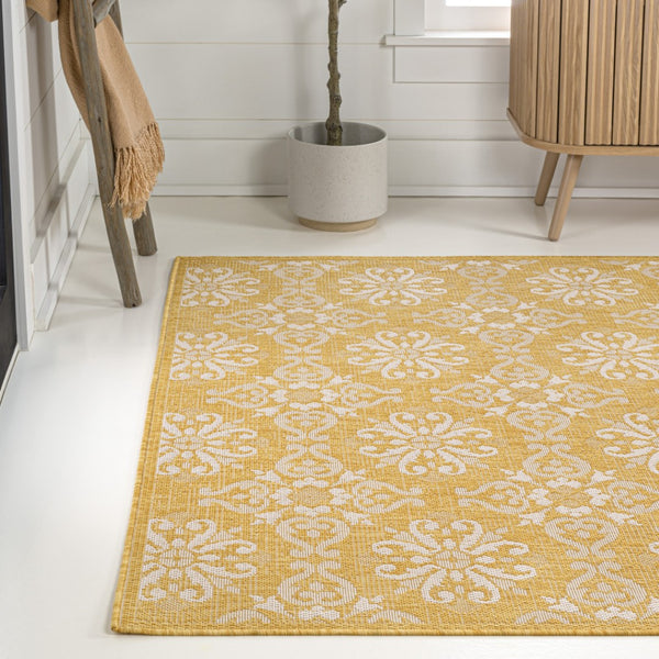 HomeRoots 5' Yellow and Cream Floral Area Rug - Durable Indoor/Outdoor Design for Timeless Style and Versatility 703773