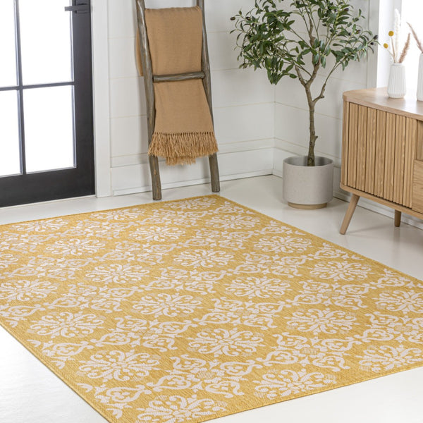 HomeRoots 5' Yellow and Cream Floral Area Rug - Durable Indoor/Outdoor Design for Timeless Style and Versatility 703773