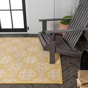 HomeRoots 5' Yellow and Cream Floral Area Rug - Durable Indoor/Outdoor Design for Timeless Style and Versatility 703773