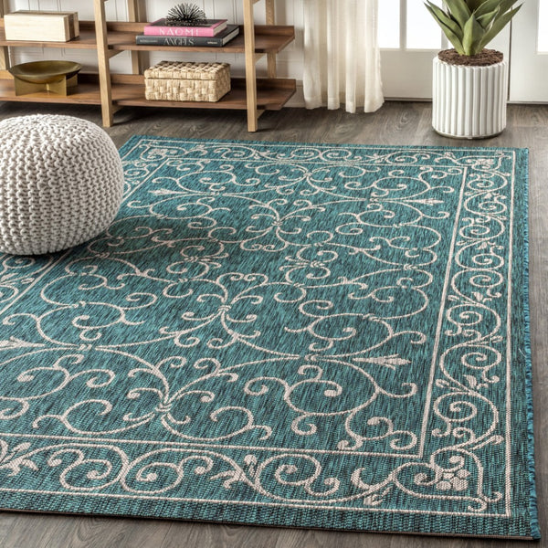 HomeRoots 5' Teal Blue and Gray Medallion Rug - Versatile Indoor/Outdoor Area Rug for Style and Durability 703921