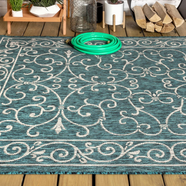 HomeRoots 5' Teal Blue and Gray Medallion Rug - Versatile Indoor/Outdoor Area Rug for Style and Durability 703921