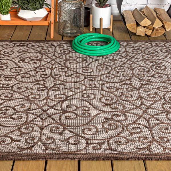 HomeRoots 5' Geometric Area Rug in Taupe & Espresso - Stylish, Durable Indoor/Outdoor Design for Any Space 703941
