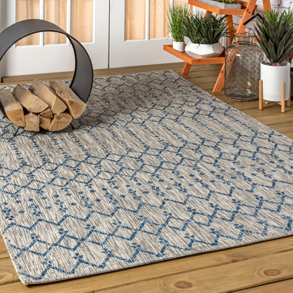 HomeRoots 5' Indoor/Outdoor Light Gray and Navy Blue Trellis Area Rug - Stylish, Durable, Low-Maintenance Design 703946