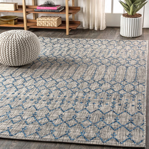 HomeRoots 5' Indoor/Outdoor Light Gray and Navy Blue Trellis Area Rug - Stylish, Durable, Low-Maintenance Design 703946