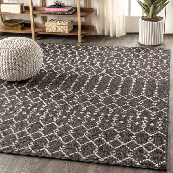 HomeRoots 5' X 8' Black And Gray Trellis Area Rug - Stylish, Durable, Indoor/Outdoor, Low-Maintenance Design 703971