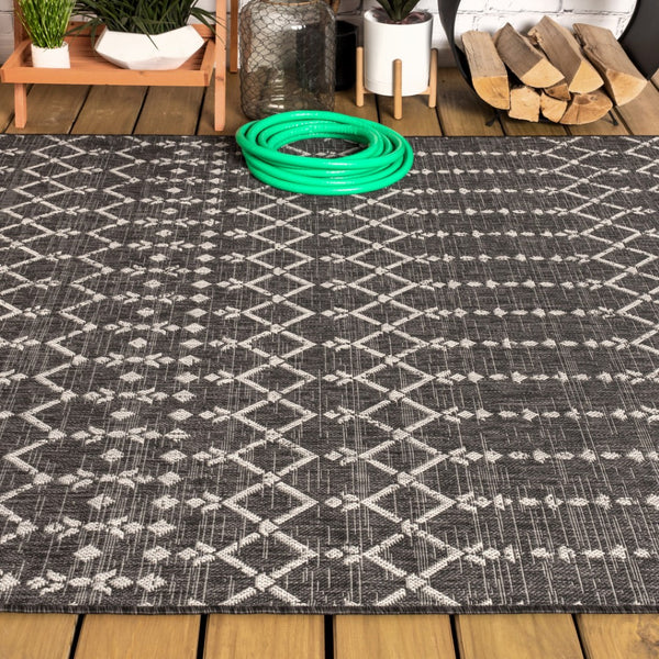 HomeRoots 5' X 8' Black And Gray Trellis Area Rug - Stylish, Durable, Indoor/Outdoor, Low-Maintenance Design 703971