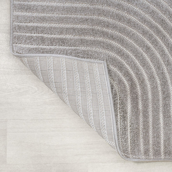 HomeRoots 5' Modern Gray and Ivory Striped Indoor-Outdoor Area Rug – Durable, Textured, Easy-Care Design! 704018