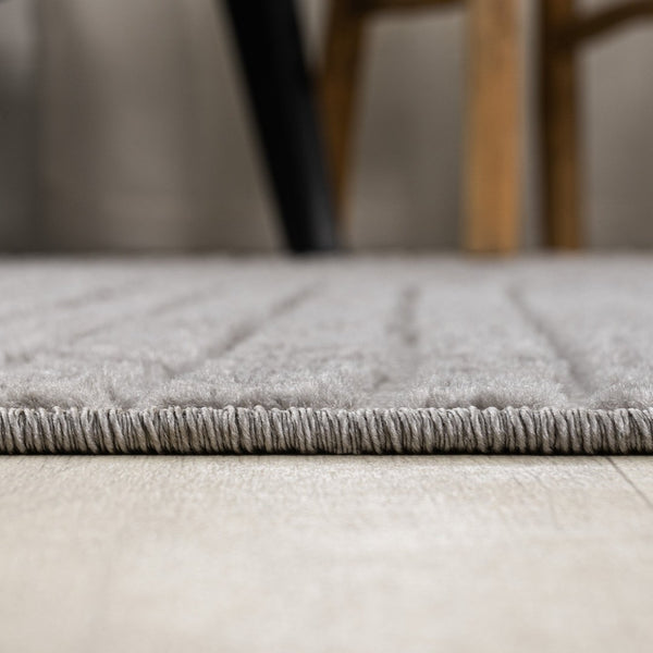 HomeRoots 5' Modern Gray and Ivory Striped Indoor-Outdoor Area Rug – Durable, Textured, Easy-Care Design! 704018