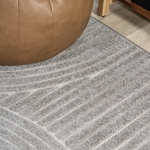 HomeRoots 5' Modern Gray and Ivory Striped Indoor-Outdoor Area Rug – Durable, Textured, Easy-Care Design! 704018