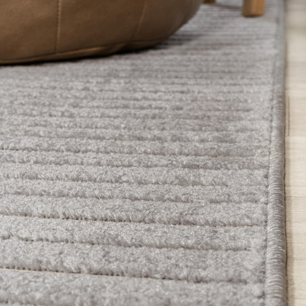 HomeRoots 5' Modern Gray and Ivory Striped Indoor-Outdoor Area Rug – Durable, Textured, Easy-Care Design! 704018