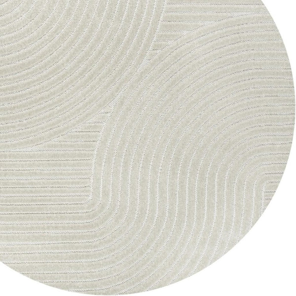 HomeRoots 5' Ivory and Cream Round Striped Rug - Stylish Indoor/Outdoor Accent for Patios, Kitchens & More! 704035