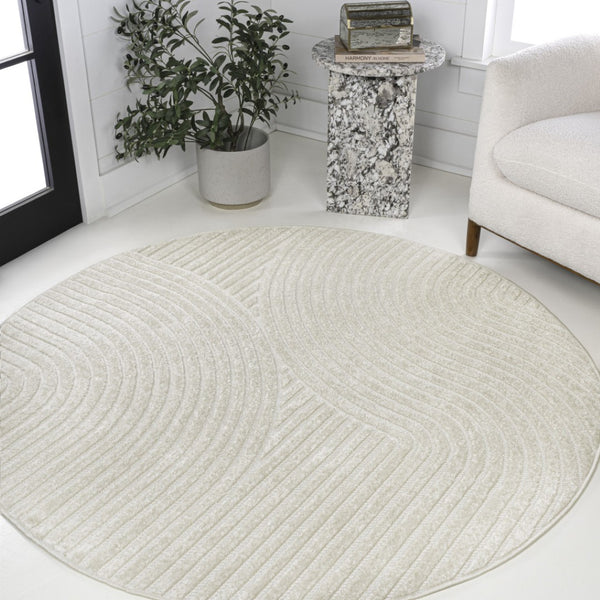 HomeRoots 5' Ivory and Cream Round Striped Rug - Stylish Indoor/Outdoor Accent for Patios, Kitchens & More! 704035