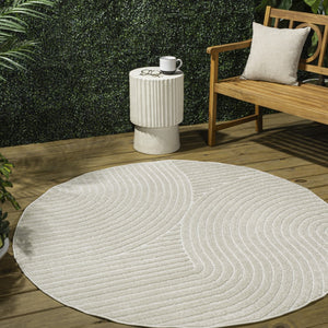HomeRoots 5' Ivory and Cream Round Striped Rug - Stylish Indoor/Outdoor Accent for Patios, Kitchens & More! 704035