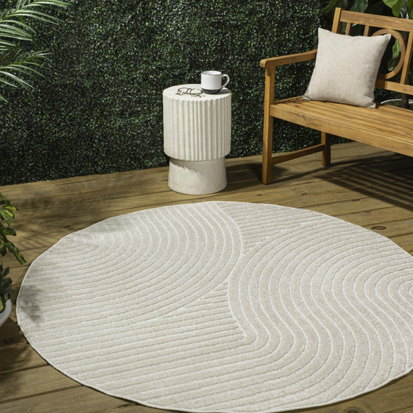 HomeRoots 5' Ivory and Cream Round Striped Rug - Stylish Indoor/Outdoor Accent for Patios, Kitchens & More! 704035