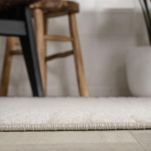 HomeRoots 5' Ivory and Cream Round Striped Rug - Stylish Indoor/Outdoor Accent for Patios, Kitchens & More! 704035