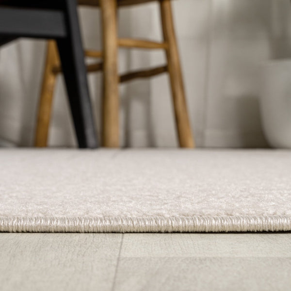 HomeRoots 5' Ivory and Cream Striped Round Area Rug for Indoor/Outdoor Use - Modern, Durable, Easy Care Style 704052
