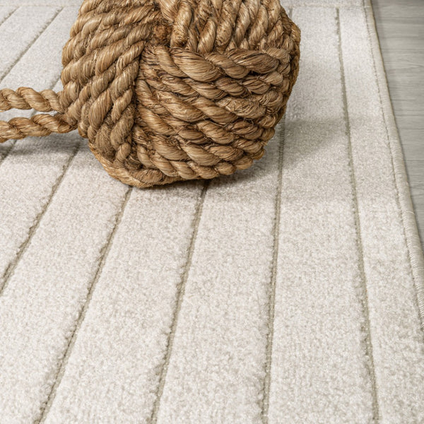 HomeRoots 5' Ivory and Cream Striped Round Area Rug for Indoor/Outdoor Use - Modern, Durable, Easy Care Style 704052