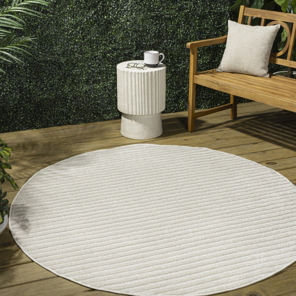 HomeRoots 6' Ivory and Cream Round Striped Area Rug - Versatile Indoor/Outdoor Design for All Spaces 704072