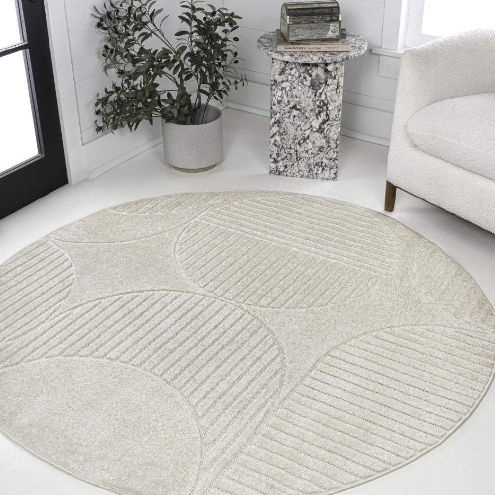 HomeRoots 5' Striped Ivory and Cream Round Area Rug – Elegant Indoor/Outdoor Accent for Any Space, Easy Care! 704137