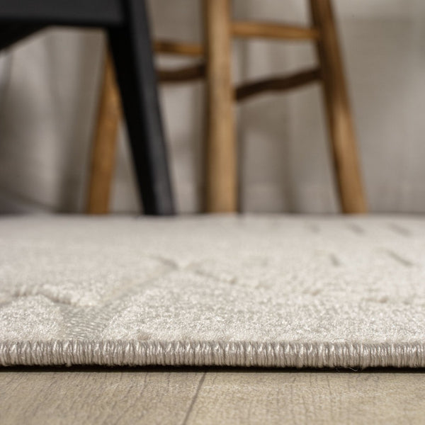 HomeRoots 5' Striped Ivory and Cream Round Area Rug – Elegant Indoor/Outdoor Accent for Any Space, Easy Care! 704137