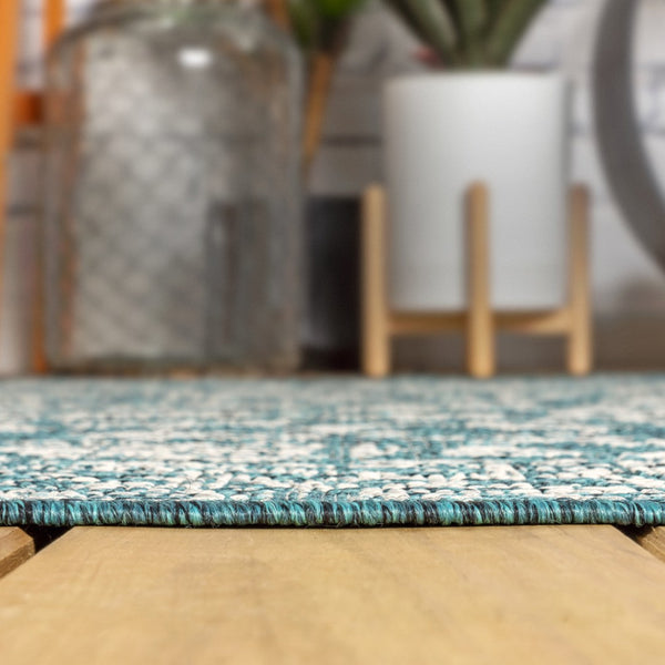 HomeRoots 5' Teal Blue and Gray Round Medallion Rug – Stylish Indoor/Outdoor Area Rug for Modern Spaces 704190