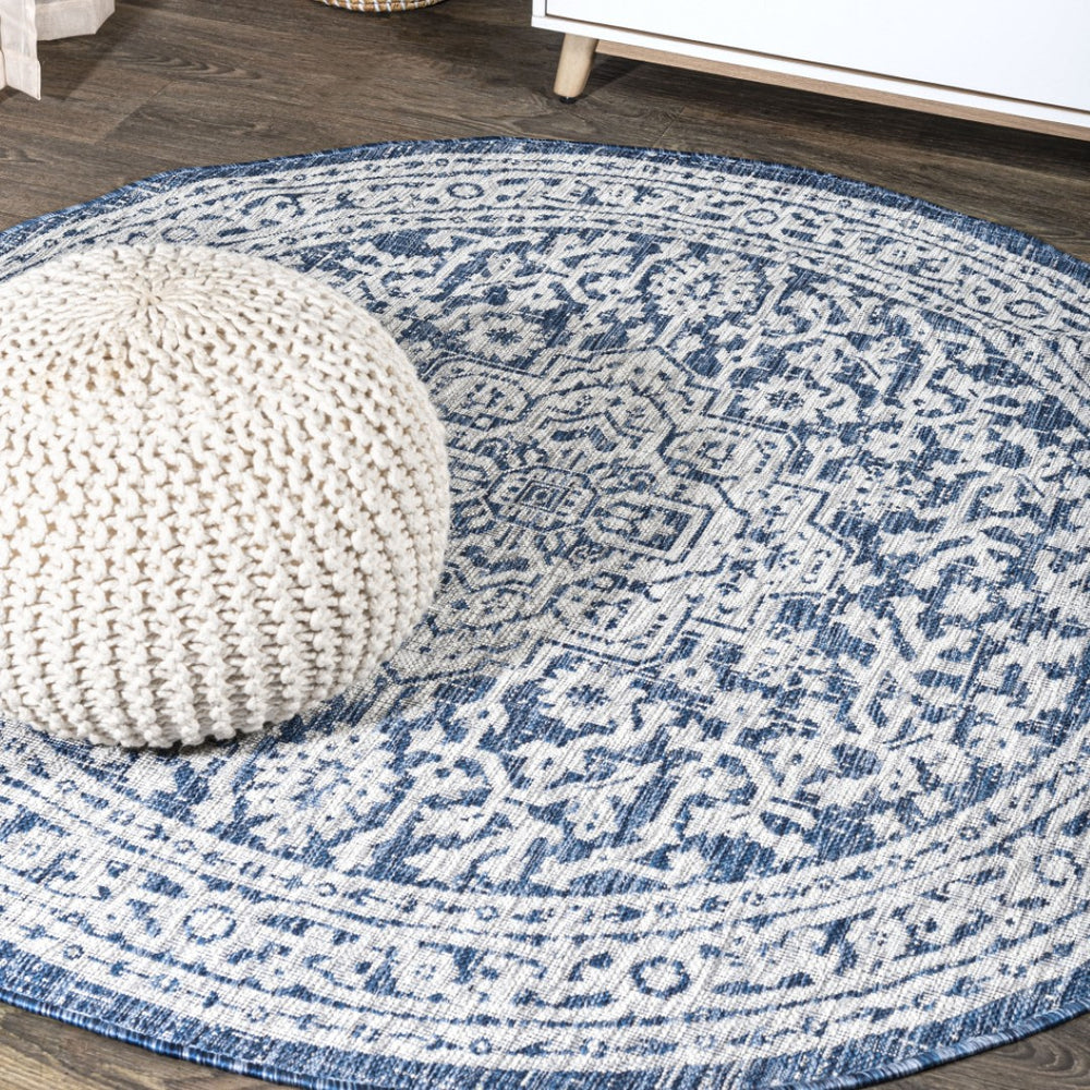 HomeRoots 6' Navy Blue and Gray Round Medallion Area Rug - Stylish Indoor/Outdoor Design for Any Space 704210